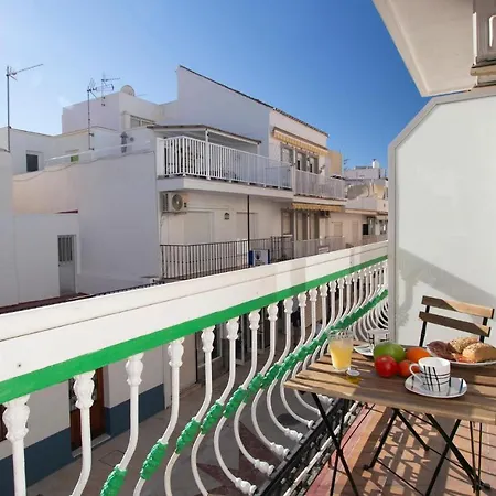Beautiful Apartment In Torremolinos With Wifi 아파트 *